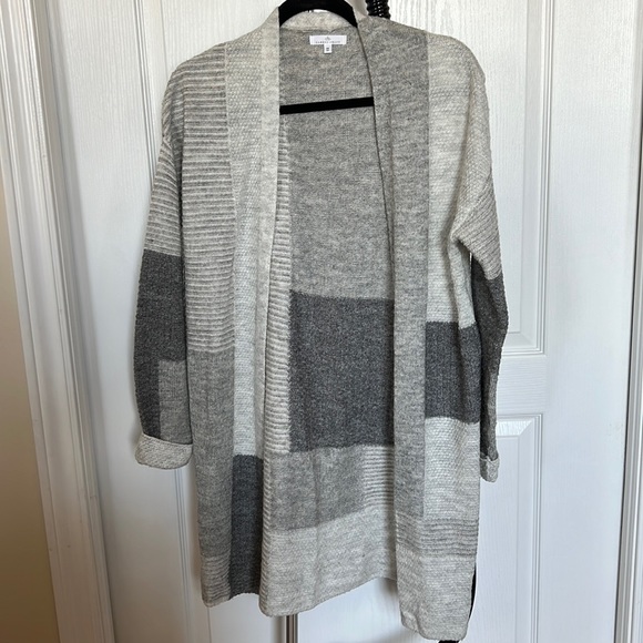 2/$30 RW&Co Cardigan - Picture 1 of 4